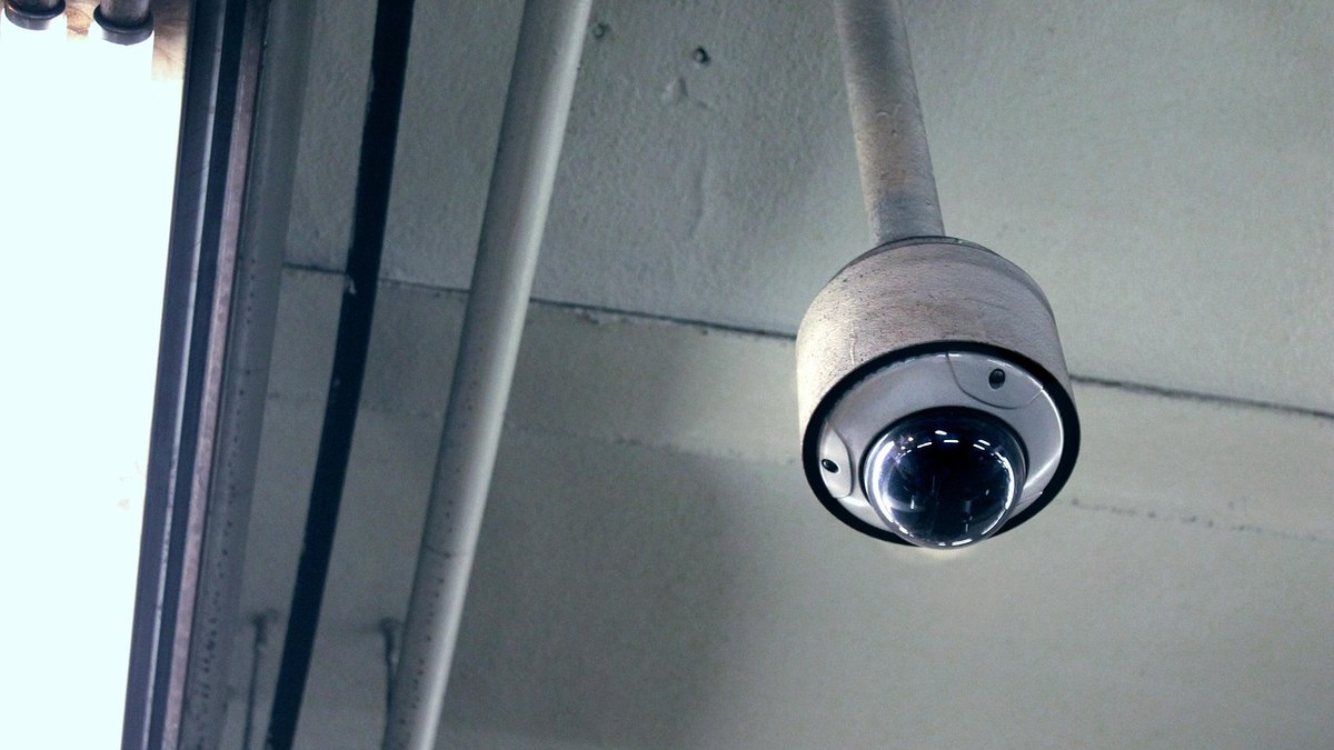 Tapo-Kamera in der Decke: Privacy Mode ohne Linearaktuator über Home Assistant schalten